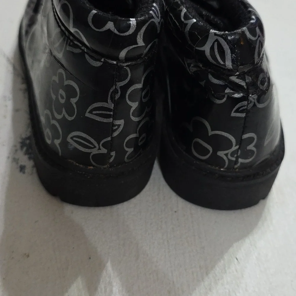 Stride Rite Girl's Chuckka Annkle Boor‎ Laces Black/Silver Floral Boots Sz 9 GUC